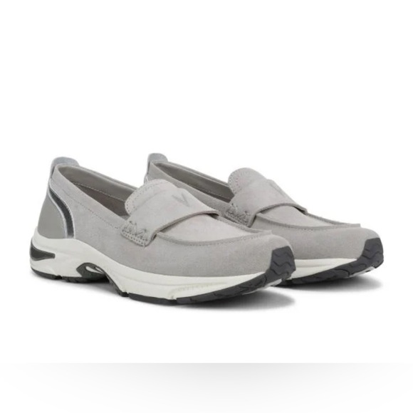 NWOB Vionic Walk Roam Loafer Grey Nubuck Women size 10 - Picture 1 of 6